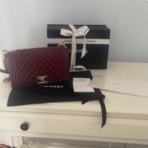 CHANEL Boy flap bag  medium in Bordeaux .. perfect condition